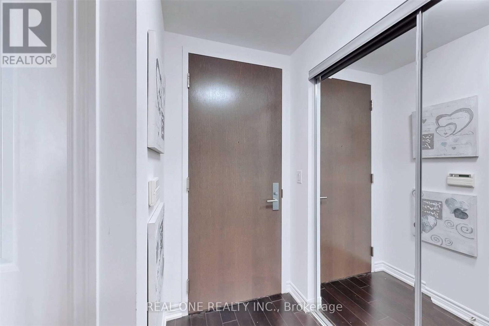 4208 - 386 Yonge Street, Toronto, ON - Indoor Photo Showing Other Room