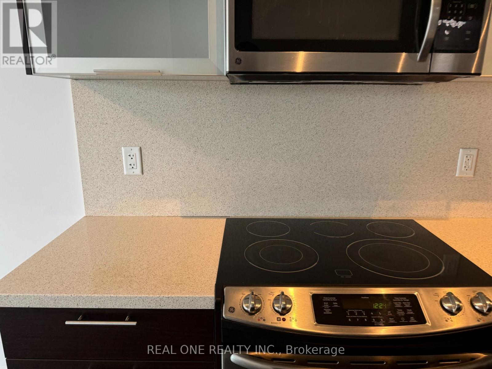4208 - 386 Yonge Street, Toronto, ON - Indoor Photo Showing Kitchen