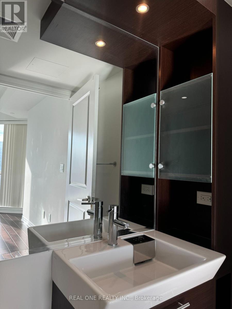 4208 - 386 Yonge Street, Toronto, ON - Indoor Photo Showing Other Room