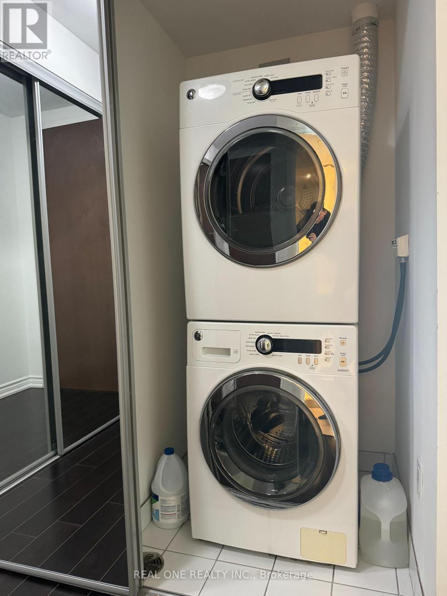 4208 - 386 Yonge Street, Toronto, ON - Indoor Photo Showing Laundry Room