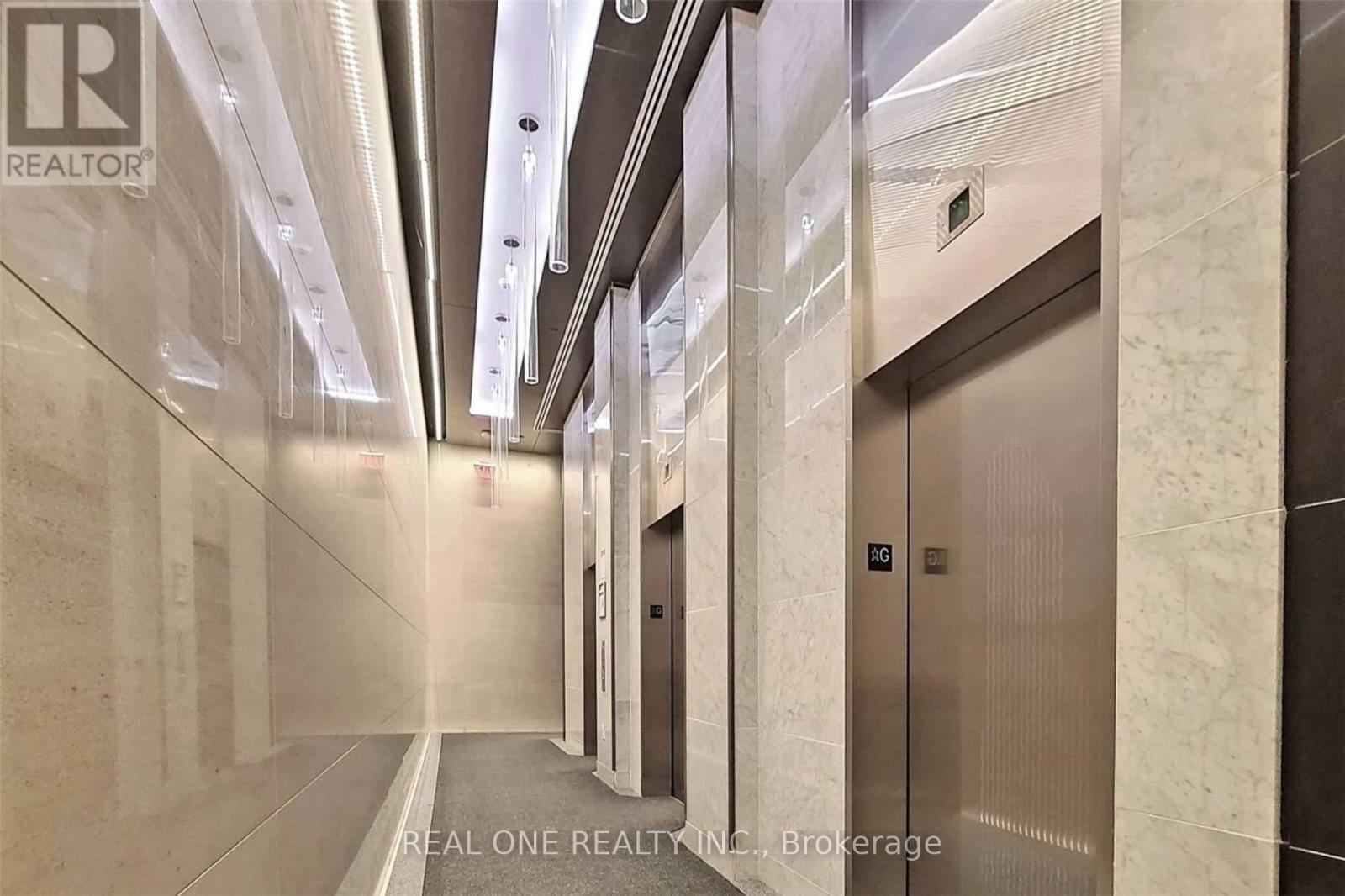 4208 - 386 Yonge Street, Toronto, ON - Indoor Photo Showing Other Room