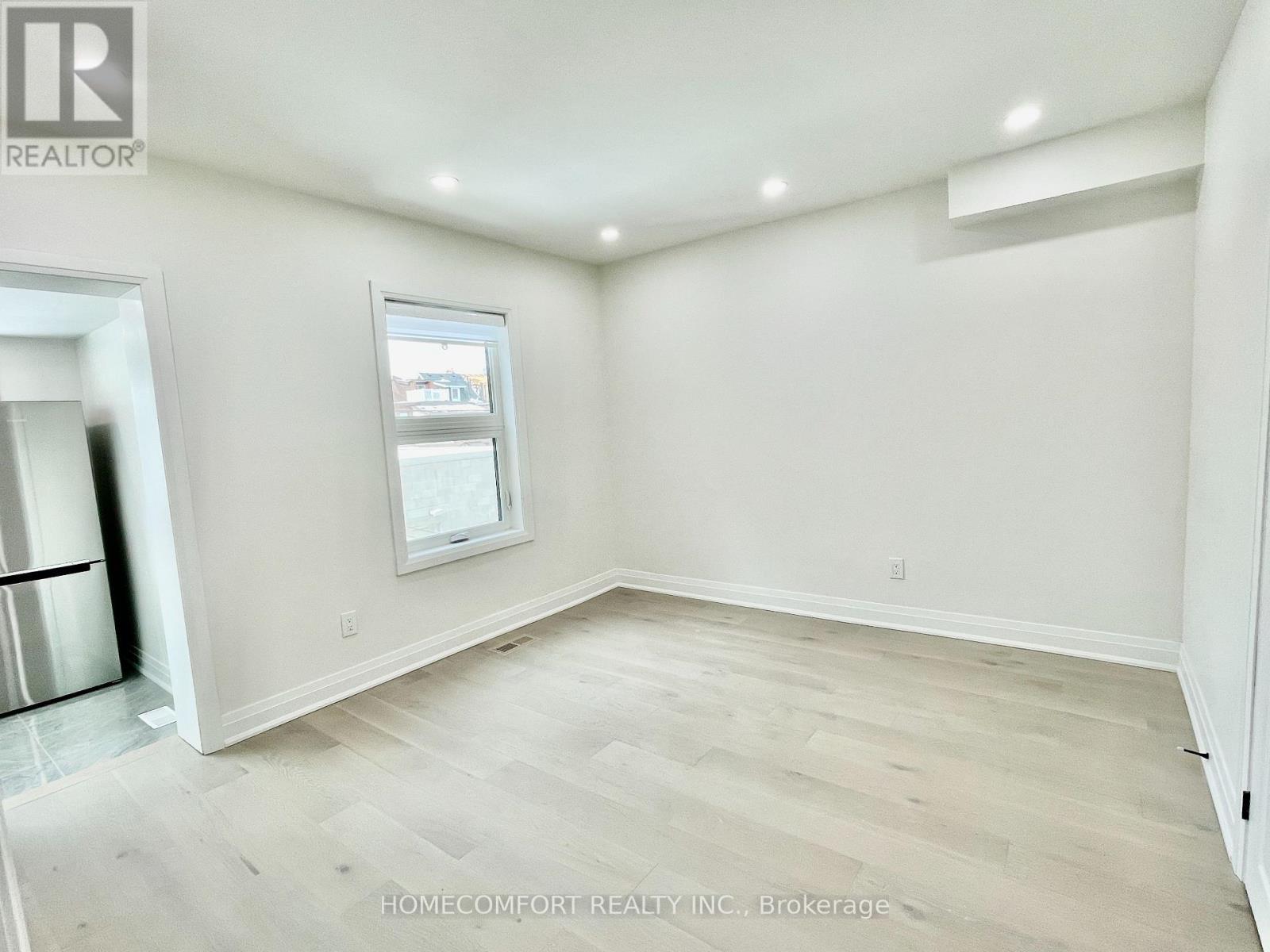 Upper - 20 St Clair Gardens, Toronto, ON - Indoor Photo Showing Other Room