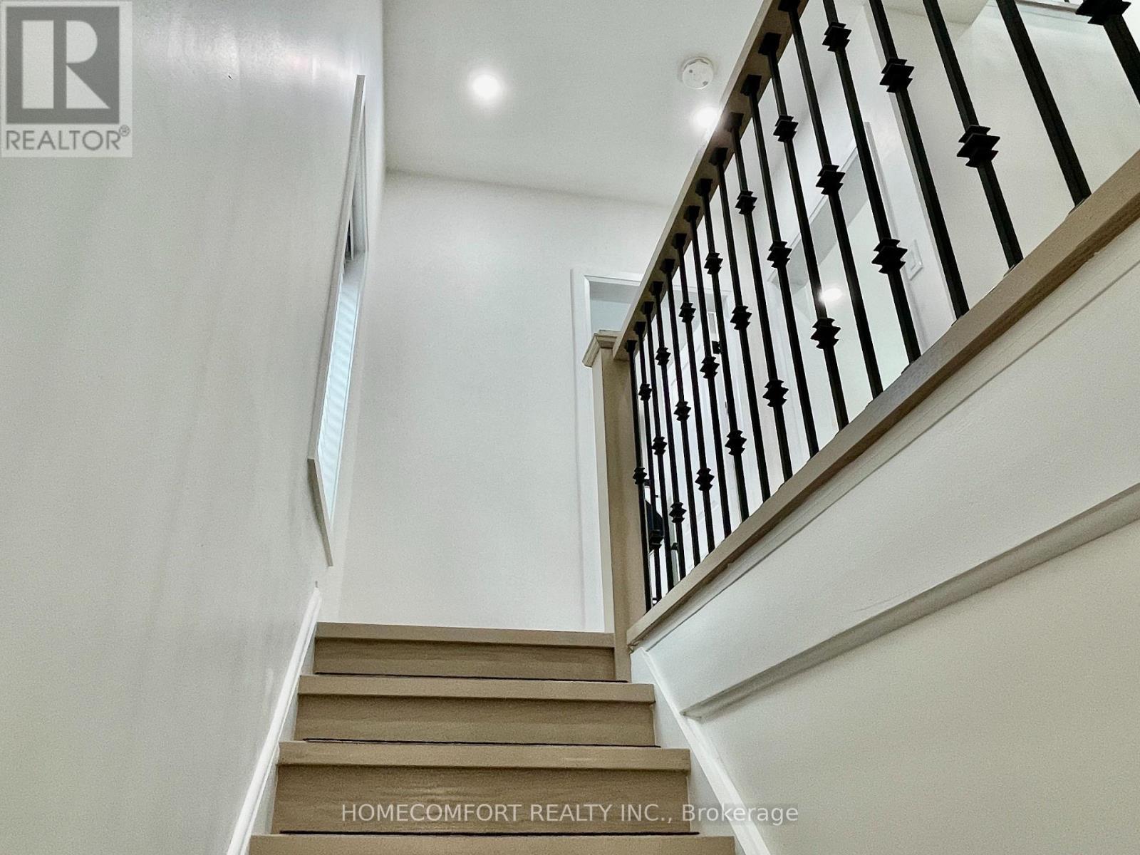 Upper - 20 St Clair Gardens, Toronto, ON - Indoor Photo Showing Other Room