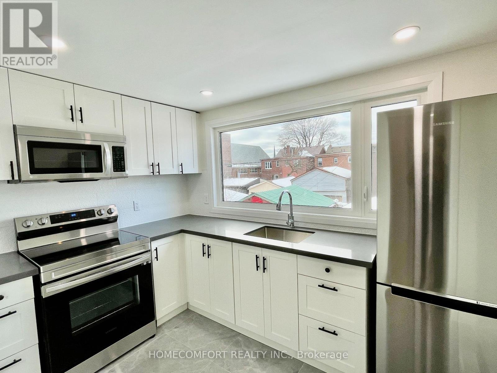 Upper - 20 St Clair Gardens, Toronto, ON - Indoor Photo Showing Kitchen With Stainless Steel Kitchen