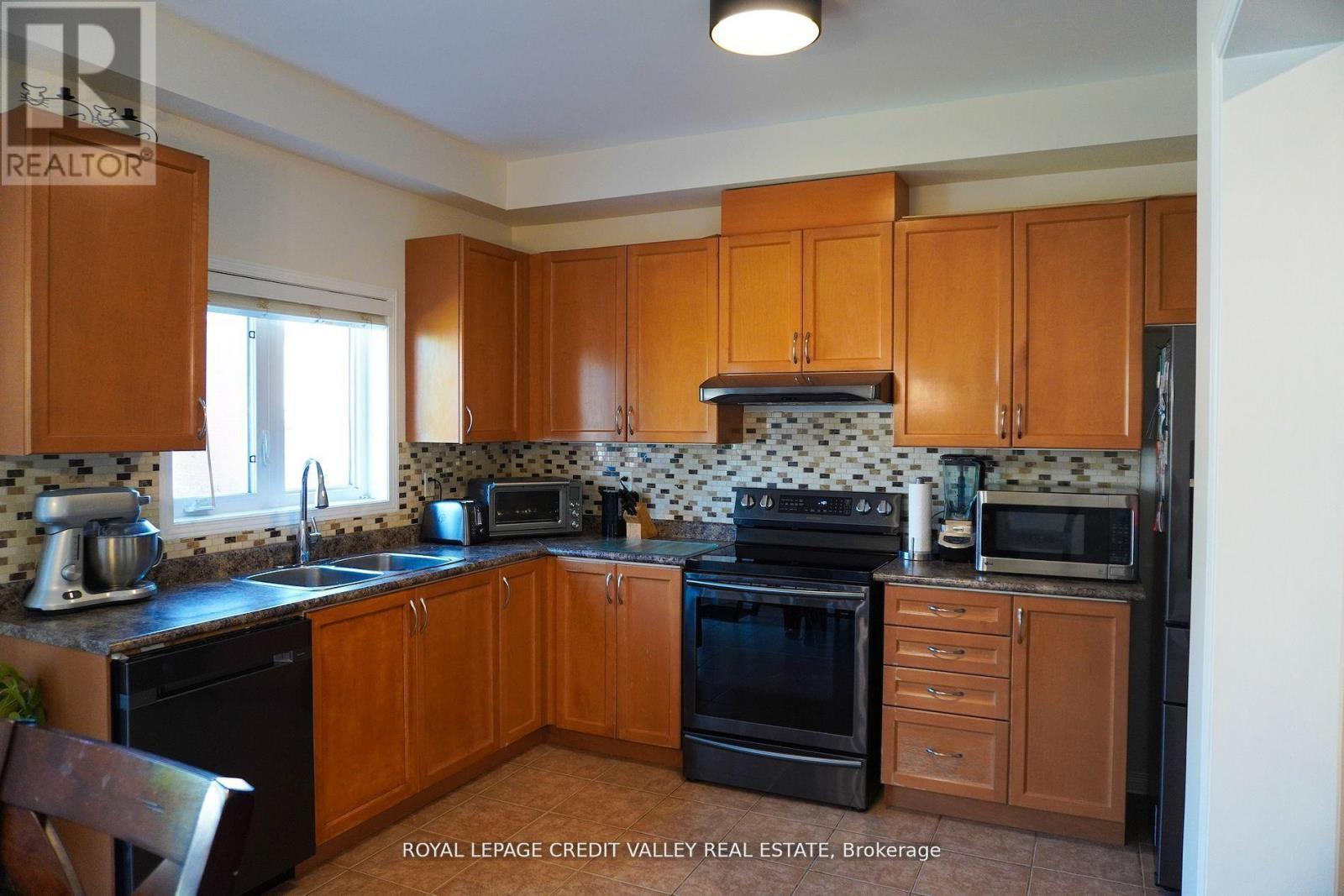 72 Kilrea Way, Brampton, ON - Indoor Photo Showing Kitchen With Double Sink