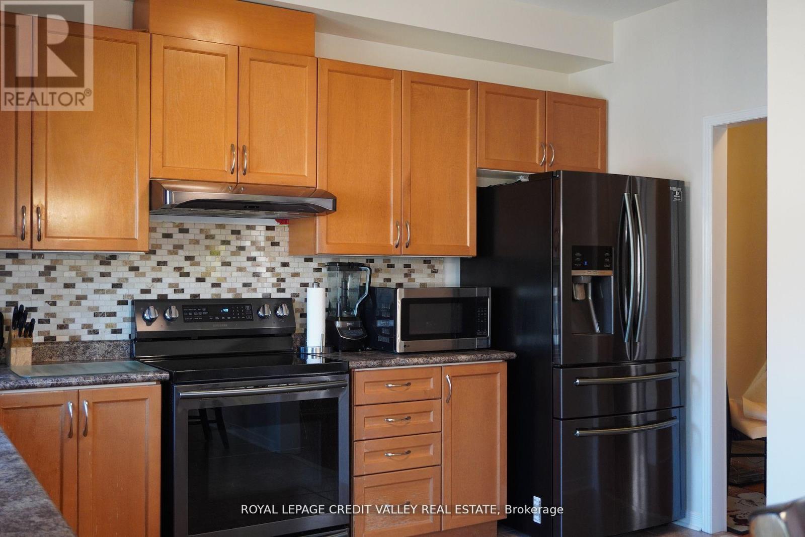 72 Kilrea Way, Brampton, ON - Indoor Photo Showing Kitchen