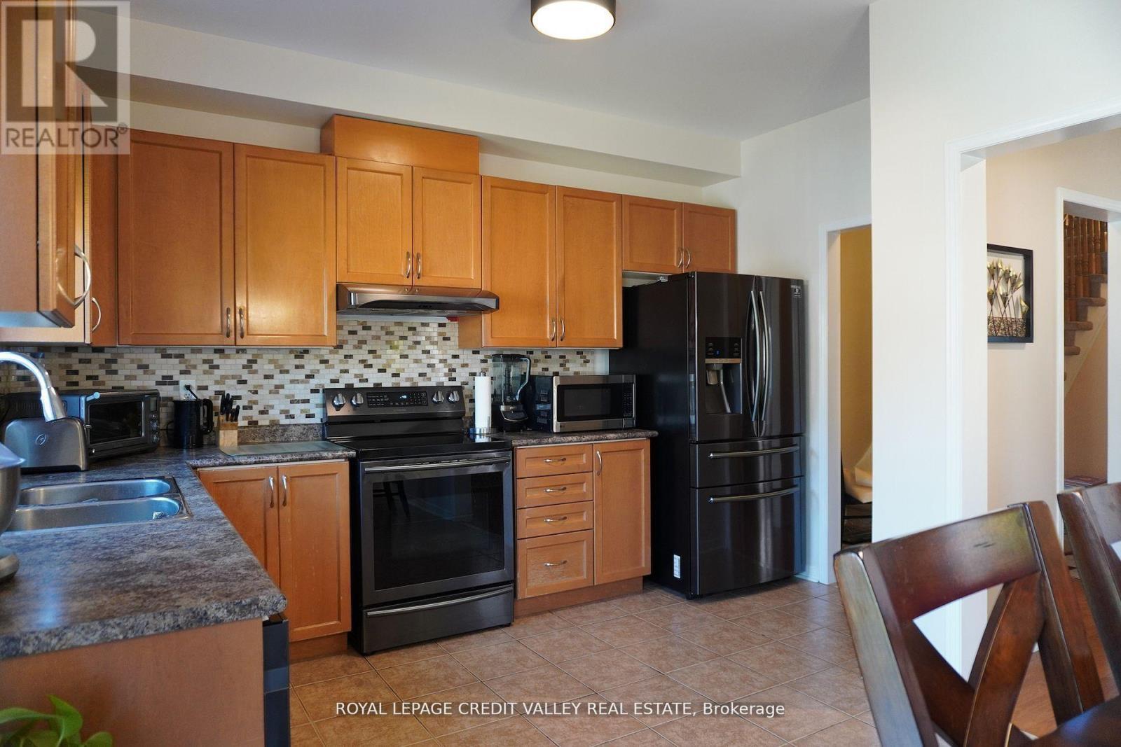 72 Kilrea Way, Brampton, ON - Indoor Photo Showing Kitchen With Double Sink