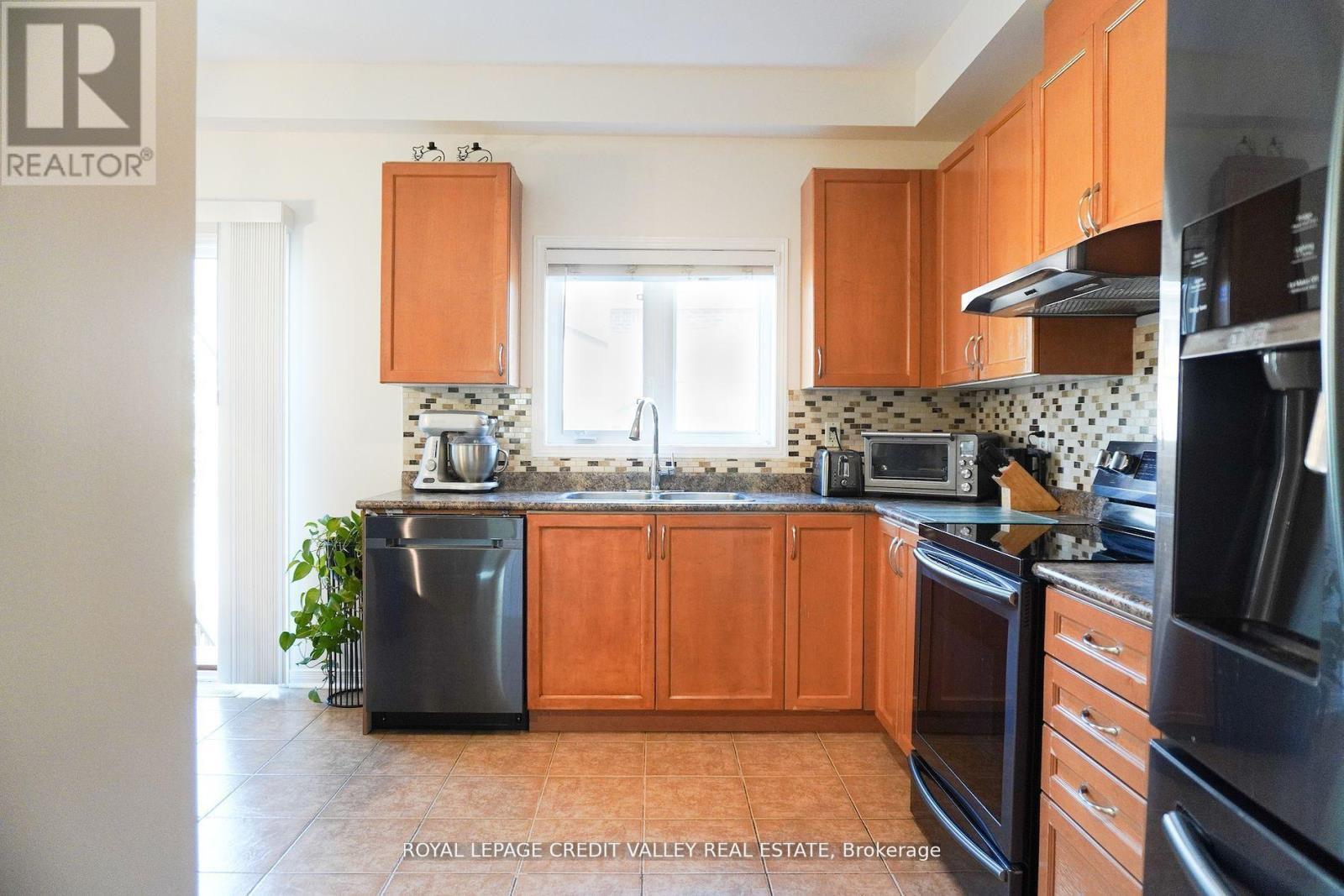 72 Kilrea Way, Brampton, ON - Indoor Photo Showing Kitchen With Double Sink