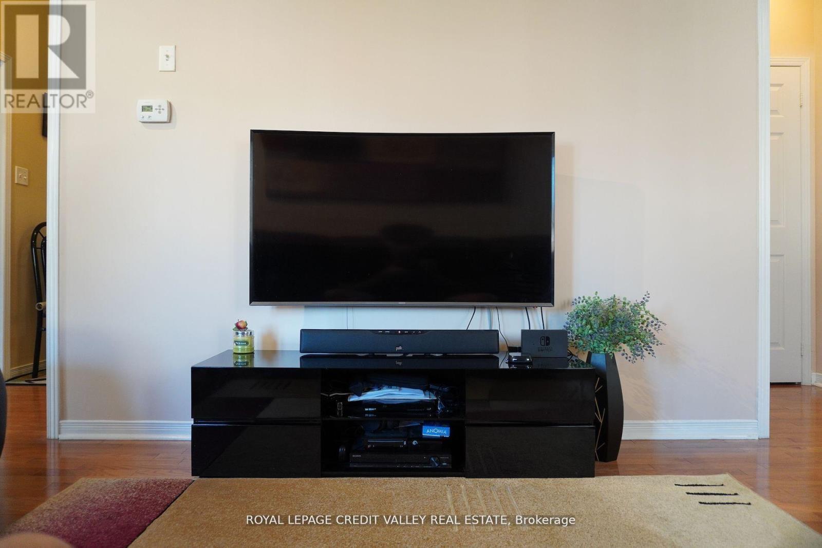 72 Kilrea Way, Brampton, ON - Indoor Photo Showing Living Room