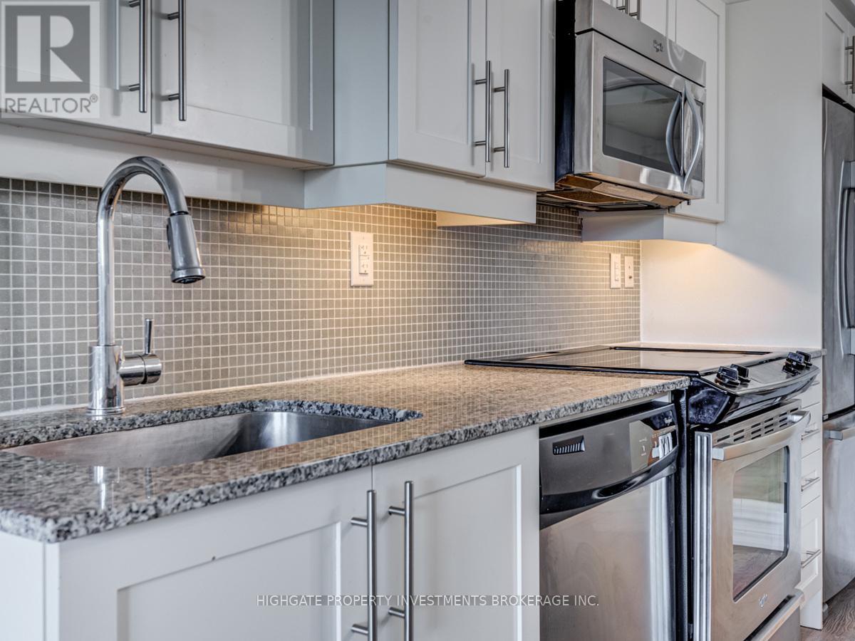 216 - 125 Western Battery Road, Toronto, ON - Indoor Photo Showing Kitchen With Upgraded Kitchen