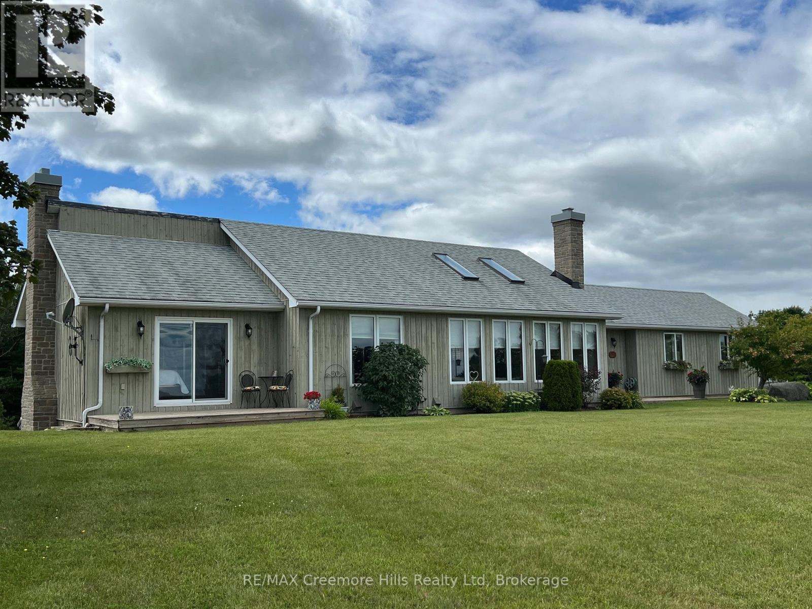 2332 Centre Line, Clearview, ON - Outdoor With Facade