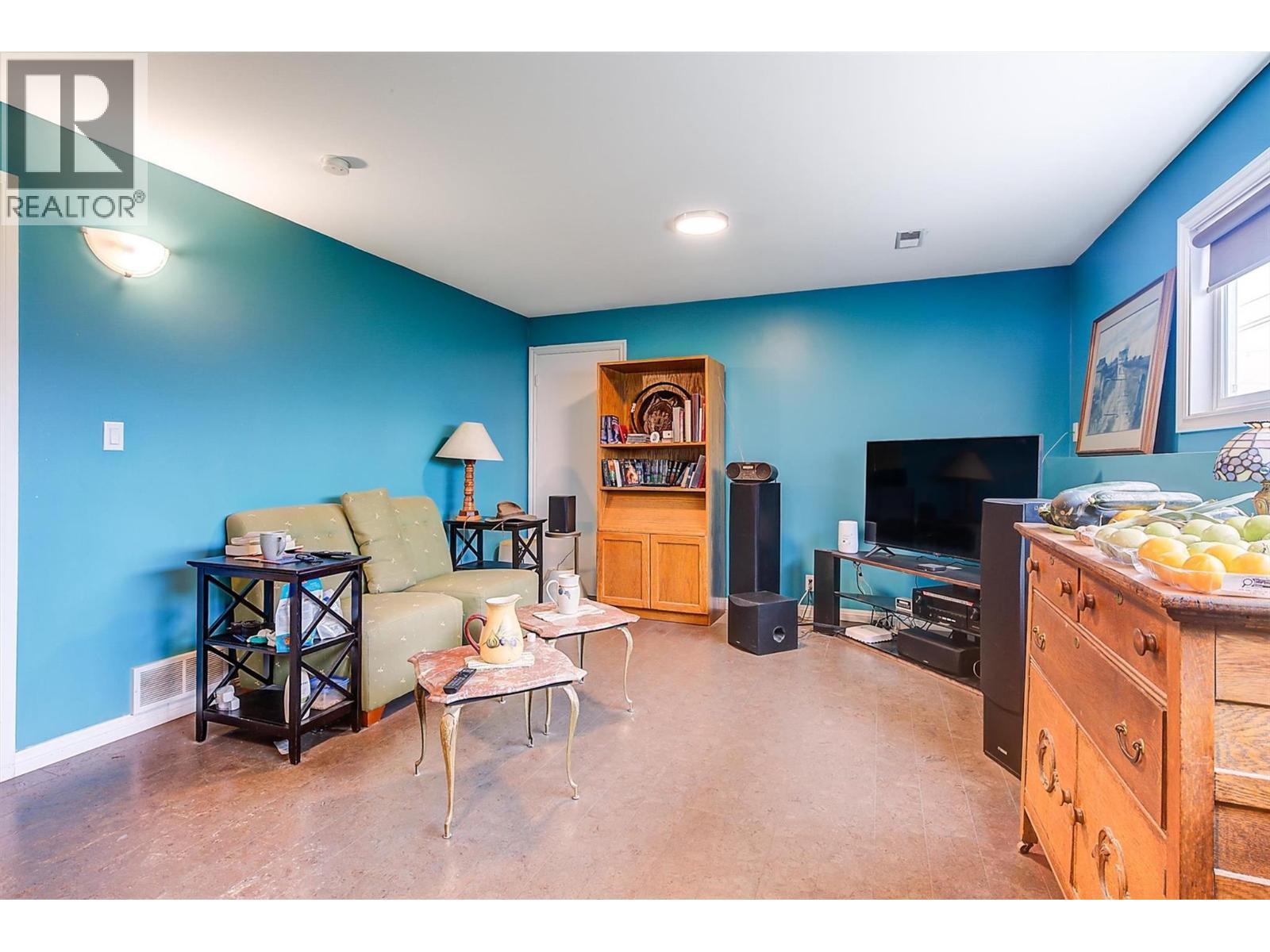 735 Belgo Road, Kelowna, BC - Indoor