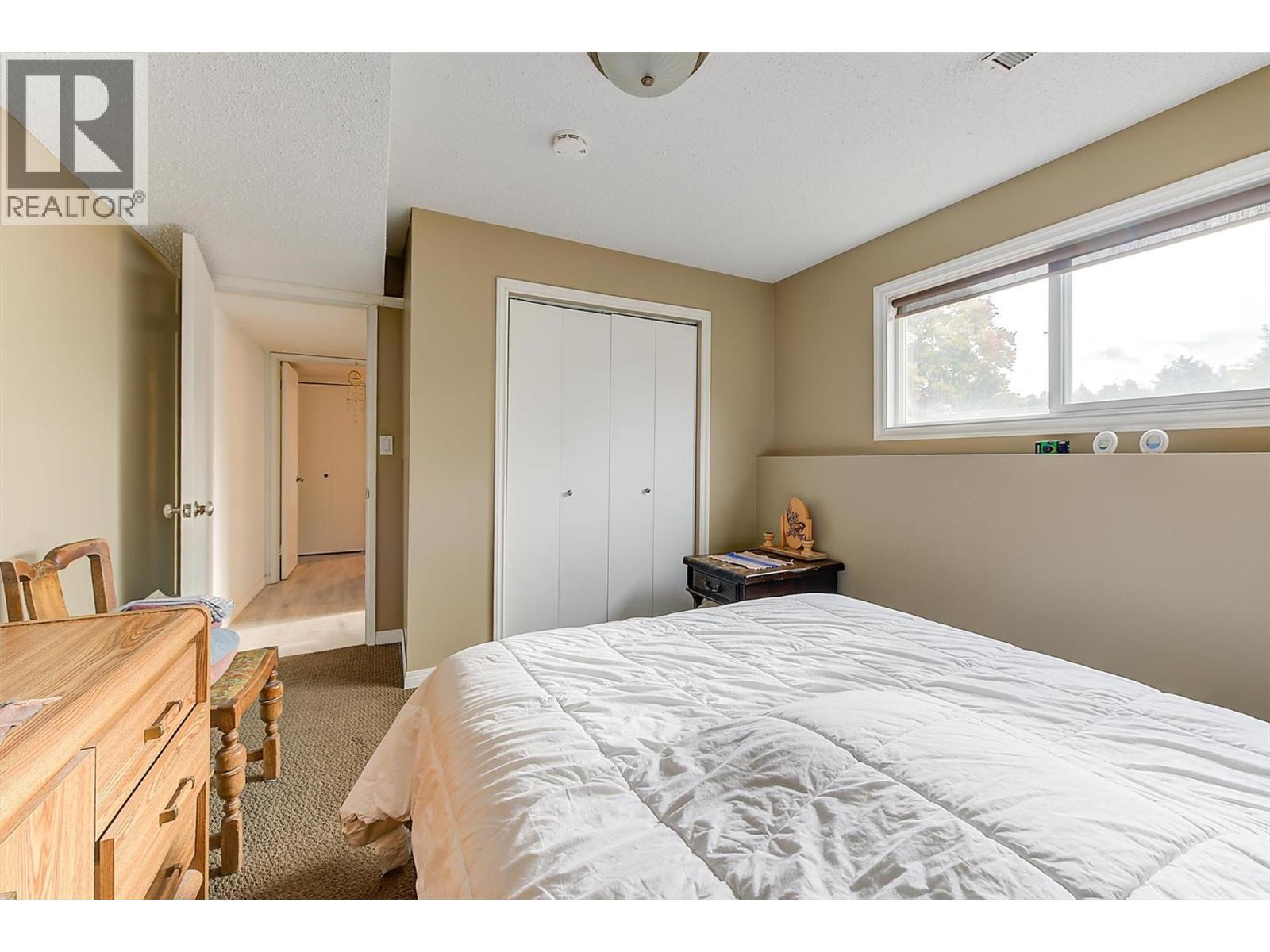 735 Belgo Road, Kelowna, BC - Indoor Photo Showing Bedroom