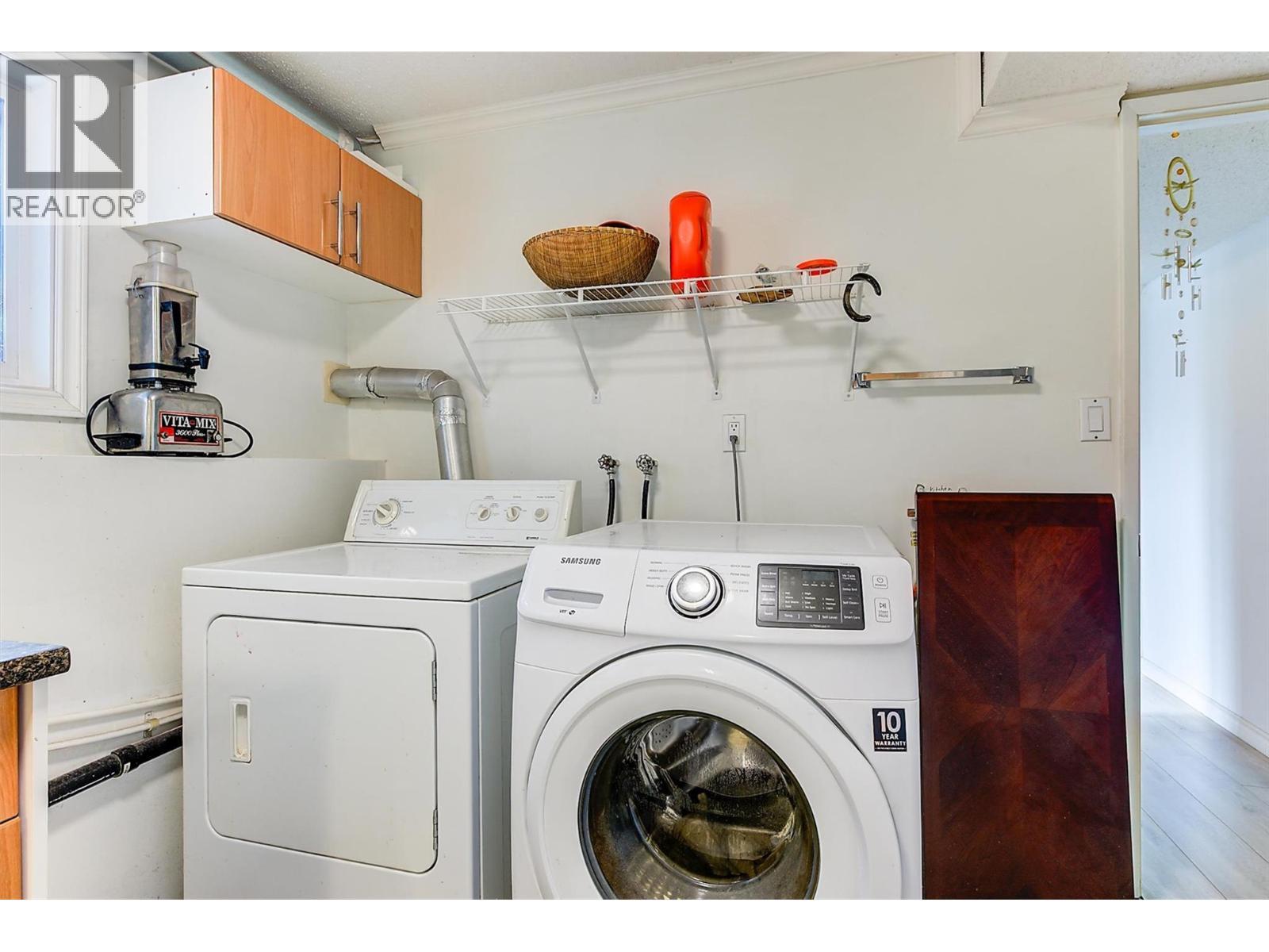 735 Belgo Road, Kelowna, BC - Indoor Photo Showing Laundry Room