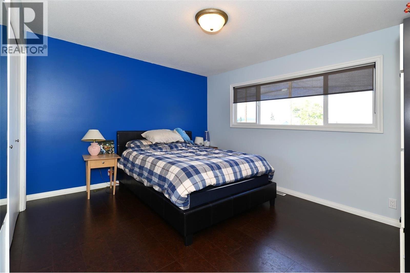 735 Belgo Road, Kelowna, BC - Indoor Photo Showing Bedroom