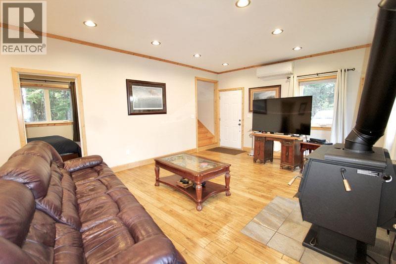 1262 Williams Street, Masset, BC - Indoor Photo Showing Living Room