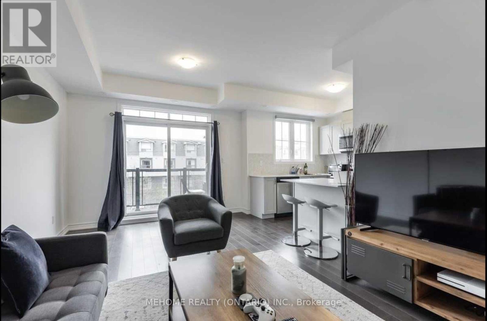 319 - 199 Pine Grove Road, Vaughan, ON - Indoor Photo Showing Living Room