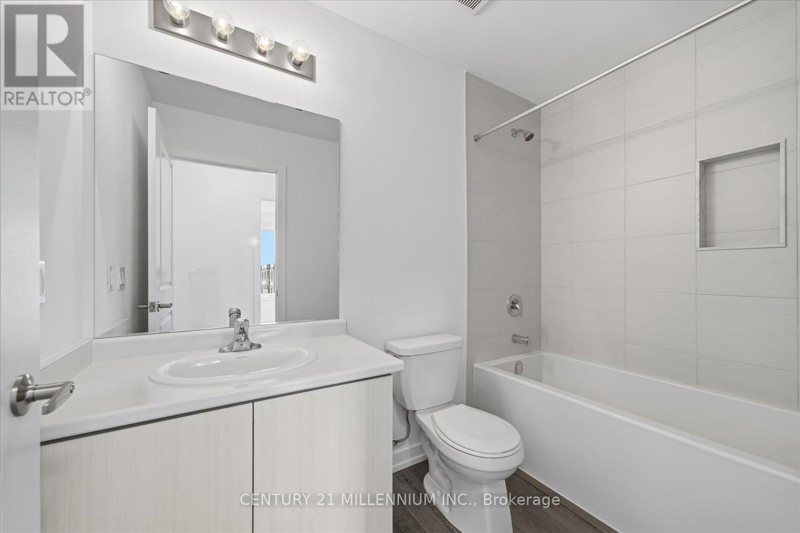 2 - 62 Kenesky Drive, Hamilton, ON - Indoor Photo Showing Bathroom