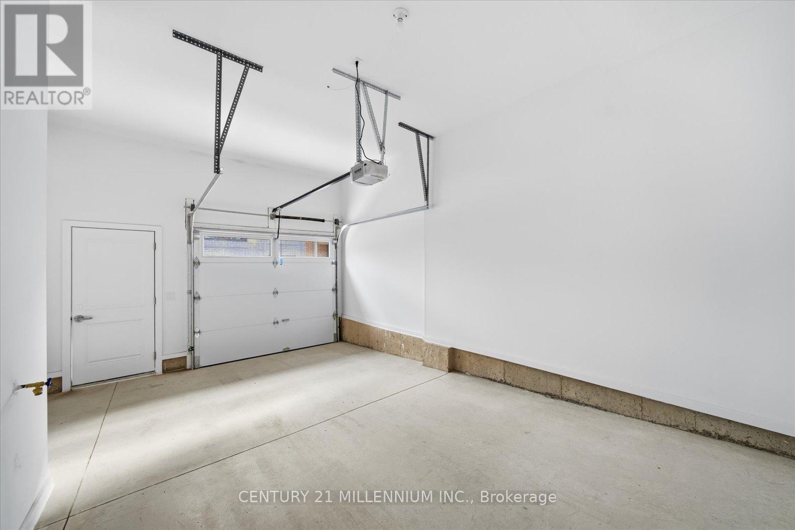2 - 62 Kenesky Drive, Hamilton, ON - Indoor Photo Showing Garage