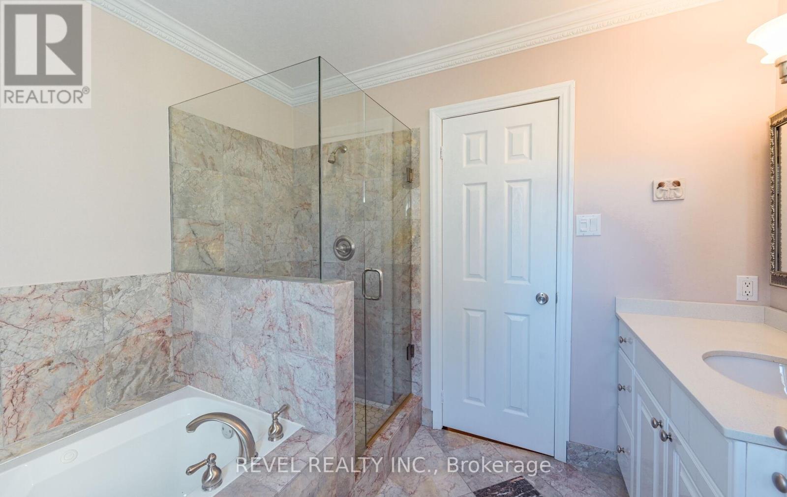 1034 Fredonia Drive, Mississauga, ON - Indoor Photo Showing Bathroom