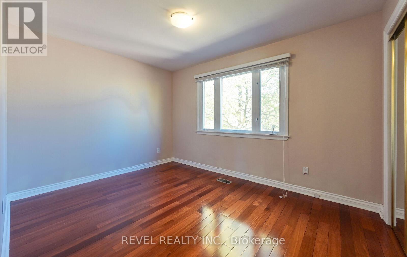 1034 Fredonia Drive, Mississauga, ON - Indoor Photo Showing Other Room