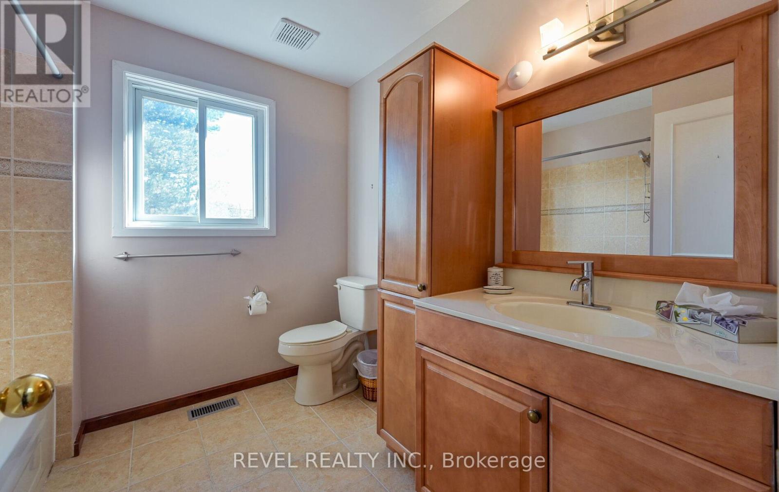 1034 Fredonia Drive, Mississauga, ON - Indoor Photo Showing Bathroom