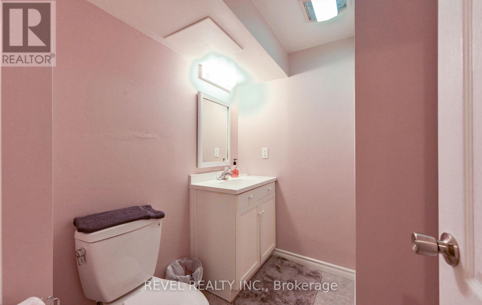 1034 Fredonia Drive, Mississauga, ON - Indoor Photo Showing Bathroom