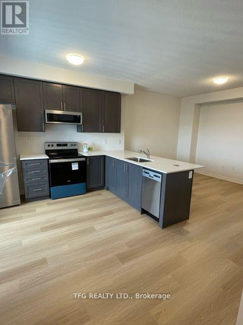 14 - 480 Beresford Path, Oshawa (Central), ON - Indoor Photo Showing Kitchen With Stainless Steel Kitchen