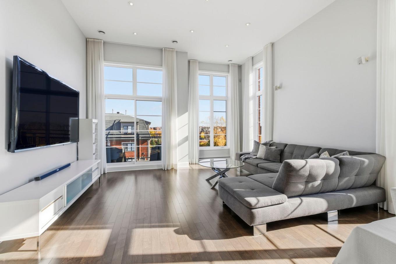 Vue d'ensemble - 301-2300 Rue Modigliani, Montréal (Saint-Laurent), QC - Indoor Photo Showing Living Room