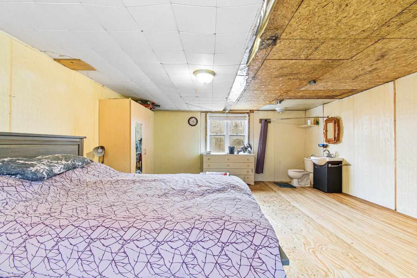 Chambre à coucher - 228 Ch. De La Carrière, Brownsburg-Chatham, QC - Indoor Photo Showing Bedroom