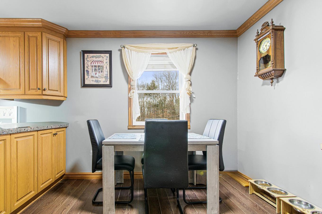 Salle à manger - 228 Ch. De La Carrière, Brownsburg-Chatham, QC - Indoor Photo Showing Dining Room