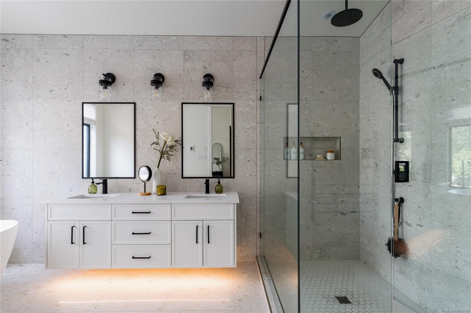 640 Medalist Ave, Colwood, BC