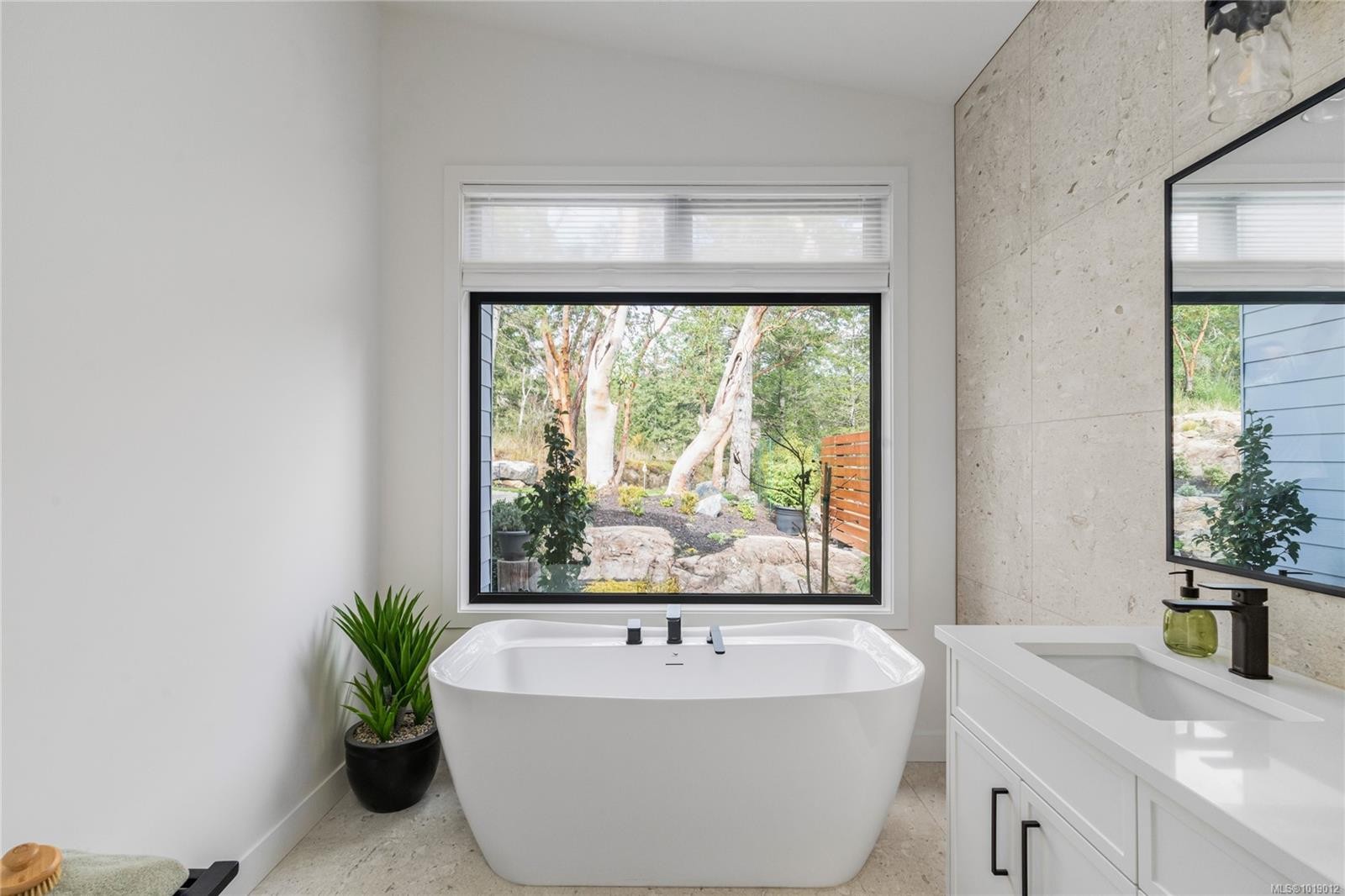 640 Medalist Ave, Colwood, BC