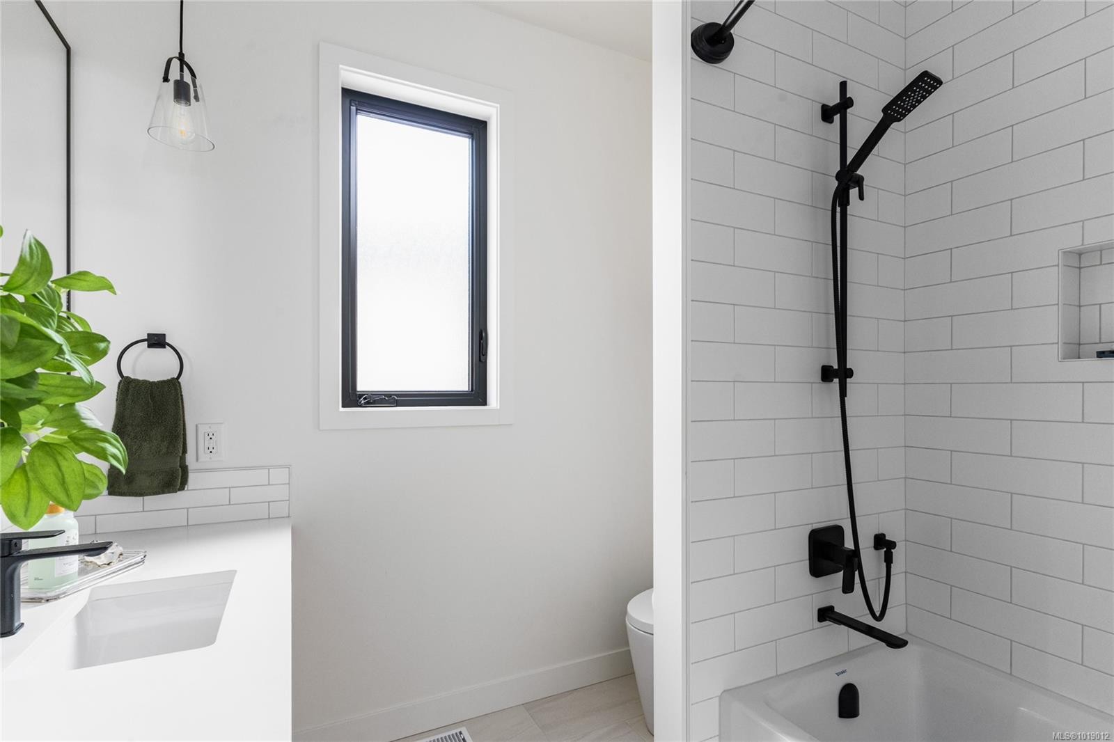 640 Medalist Ave, Colwood, BC