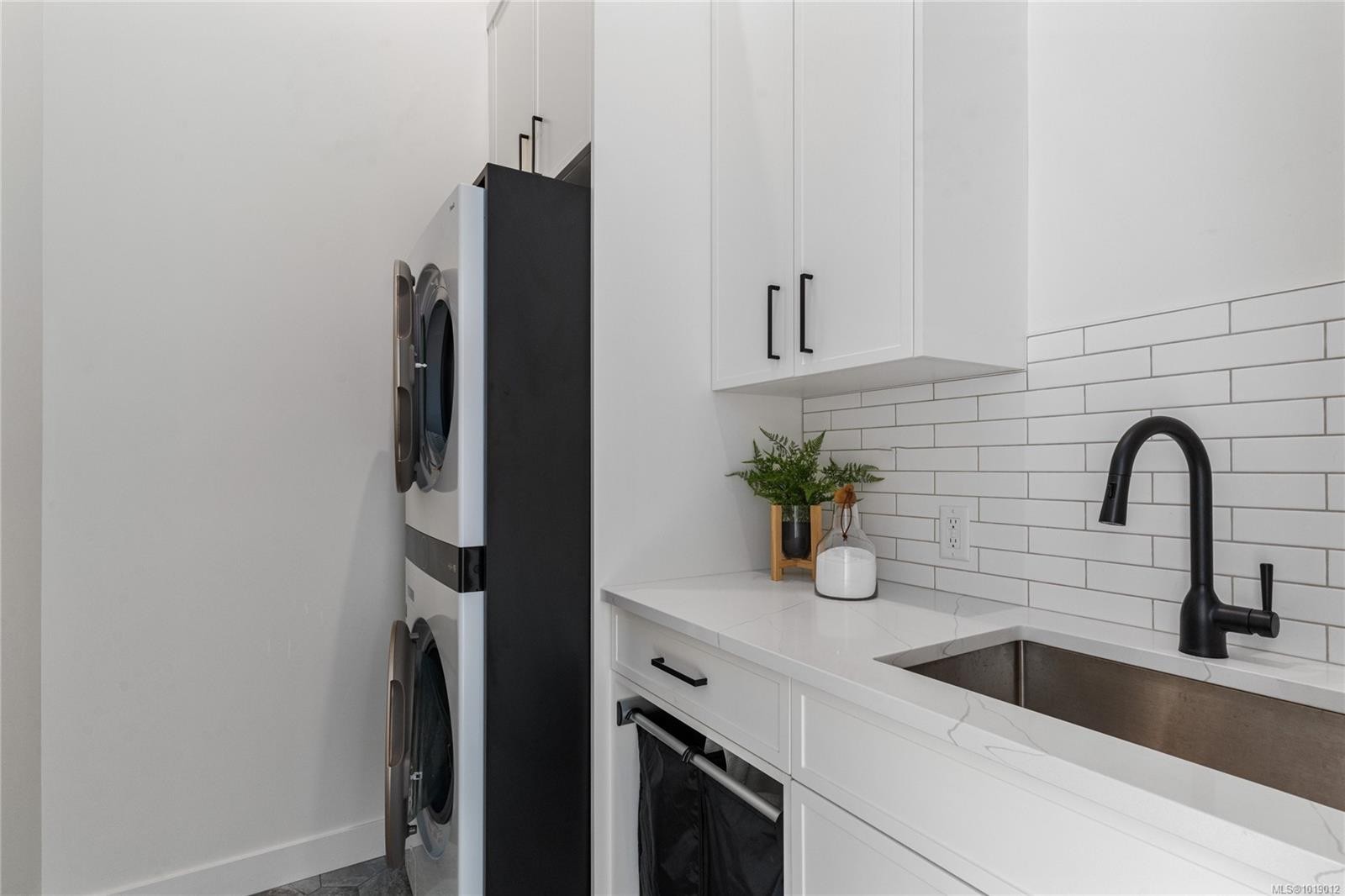 640 Medalist Ave, Colwood, BC