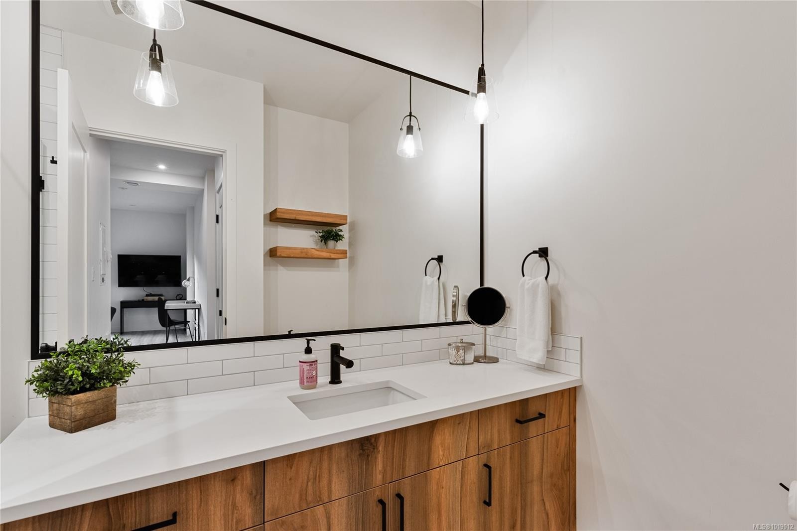 640 Medalist Ave, Colwood, BC