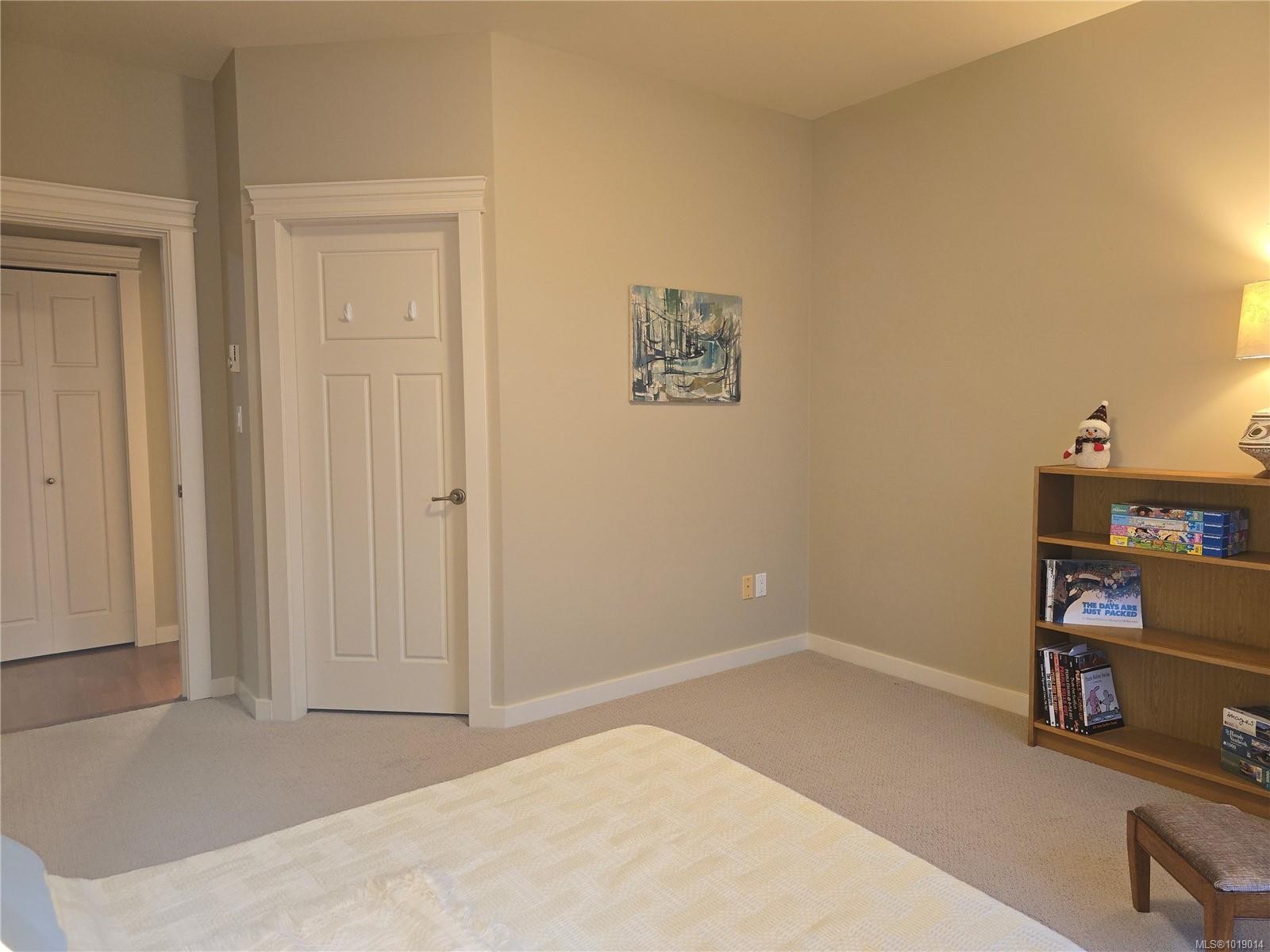 404-6728 Dickinson Rd, Nanaimo, BC - Indoor Photo Showing Bedroom