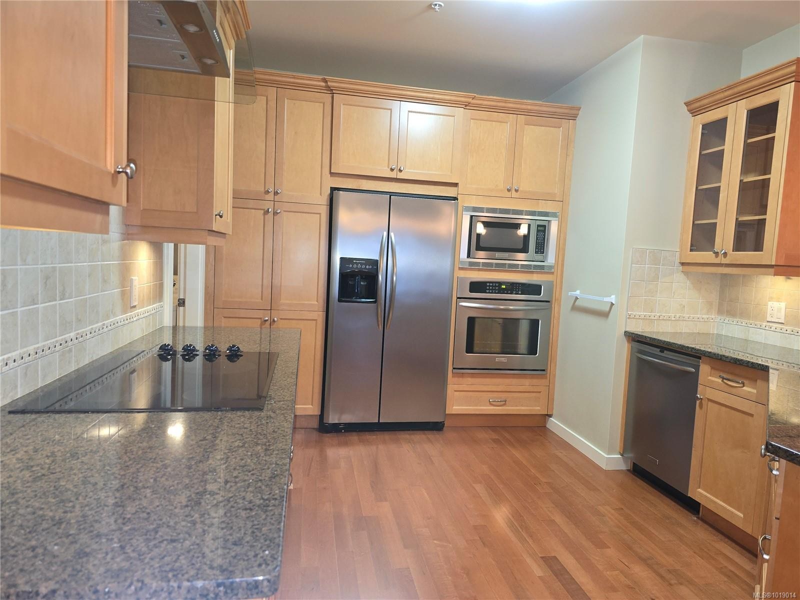 404-6728 Dickinson Rd, Nanaimo, BC - Indoor Photo Showing Kitchen