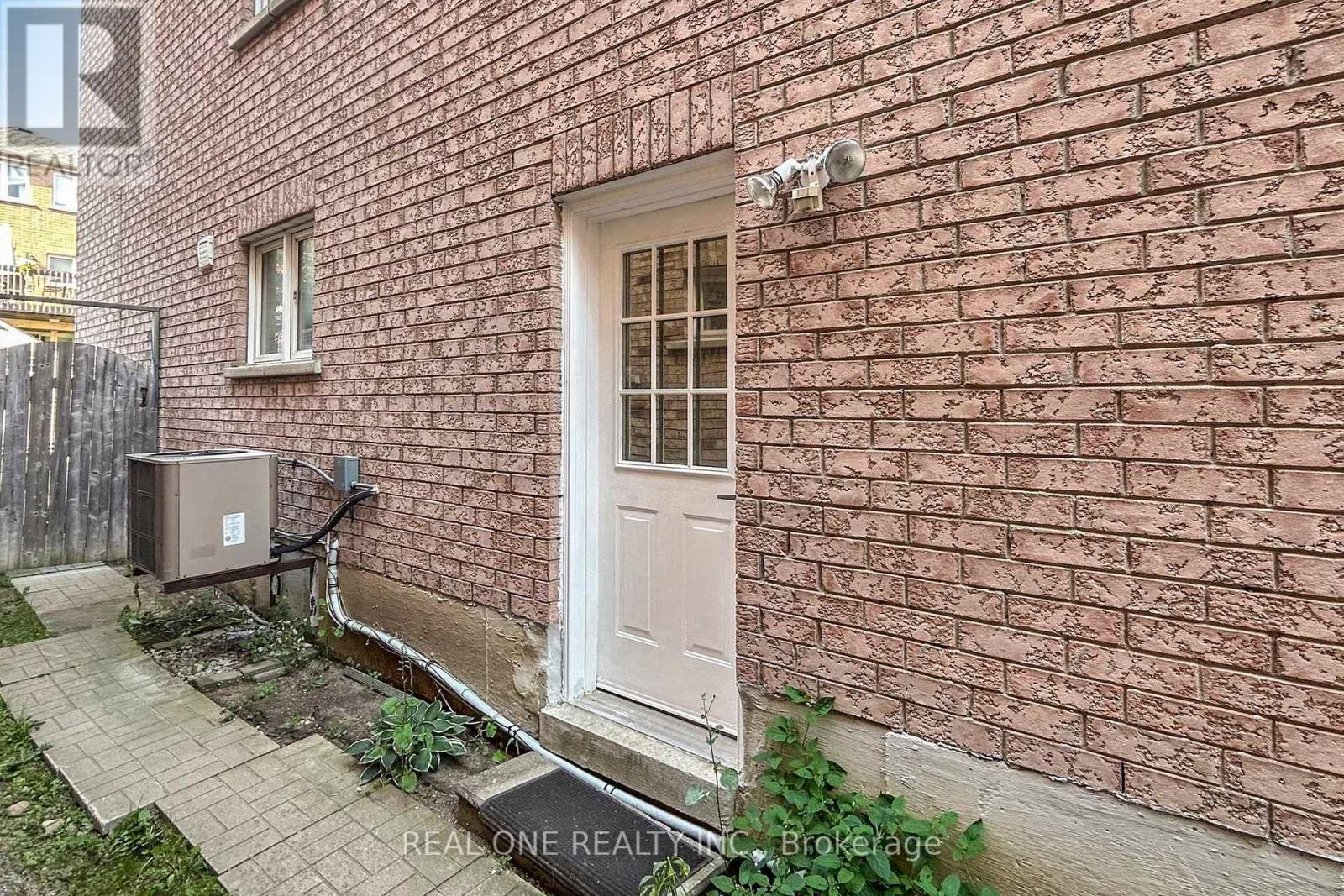 64 Sassafras Circle N, Vaughan, ON - Outdoor