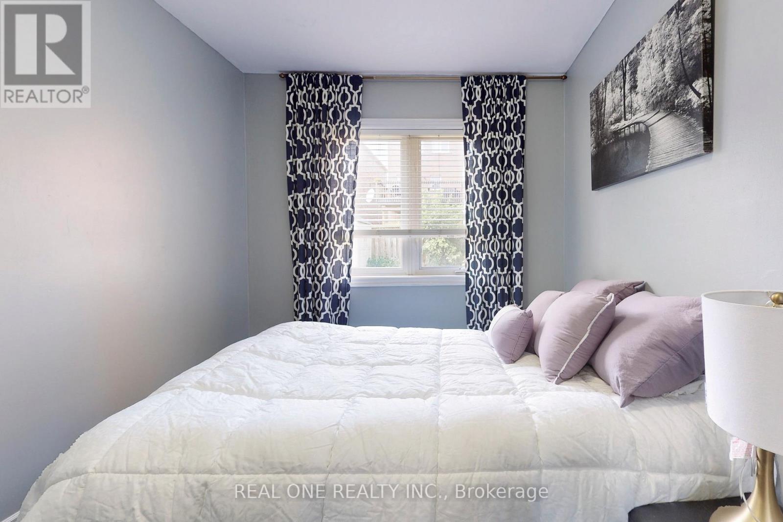 64 Sassafras Circle N, Vaughan, ON - Indoor Photo Showing Bedroom