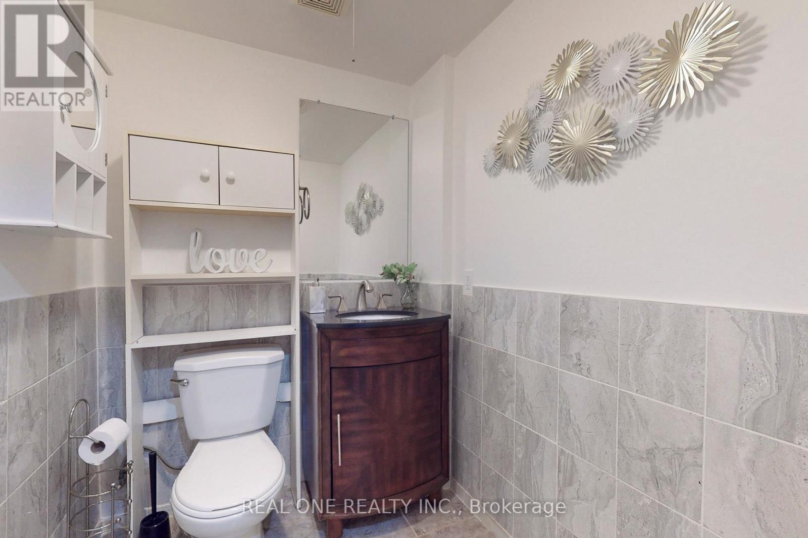 64 Sassafras Circle N, Vaughan, ON - Indoor Photo Showing Bathroom