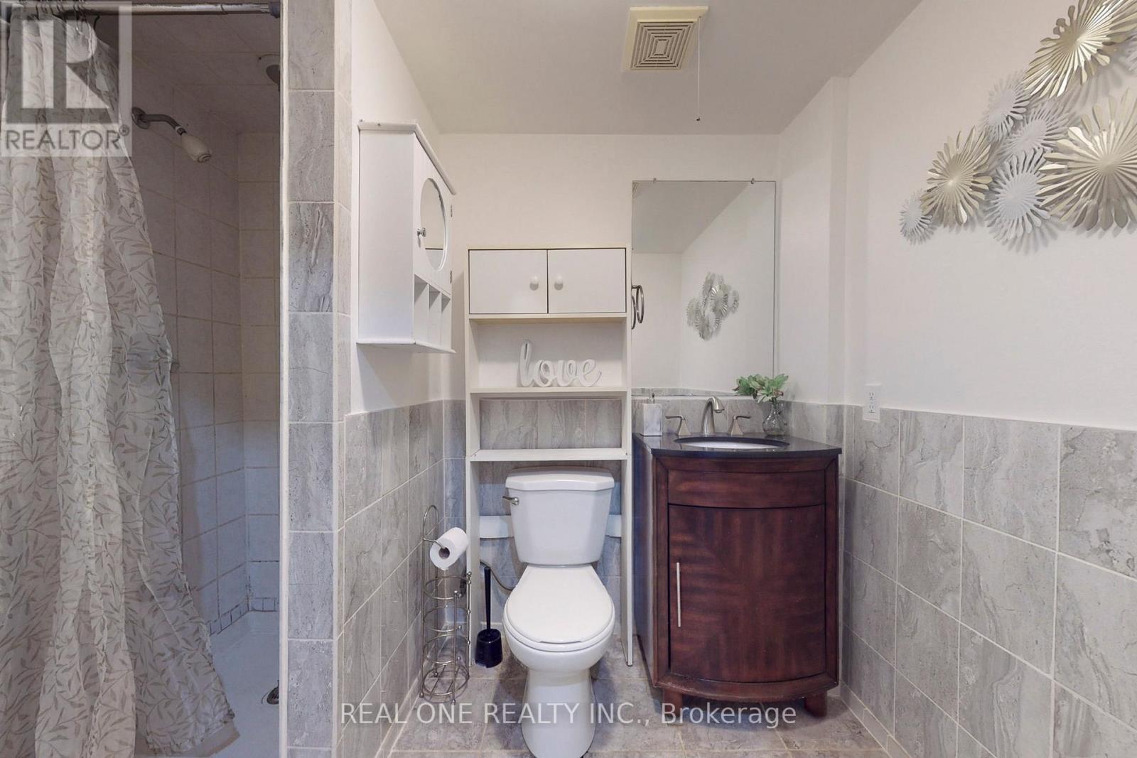 64 Sassafras Circle N, Vaughan, ON - Indoor Photo Showing Bathroom