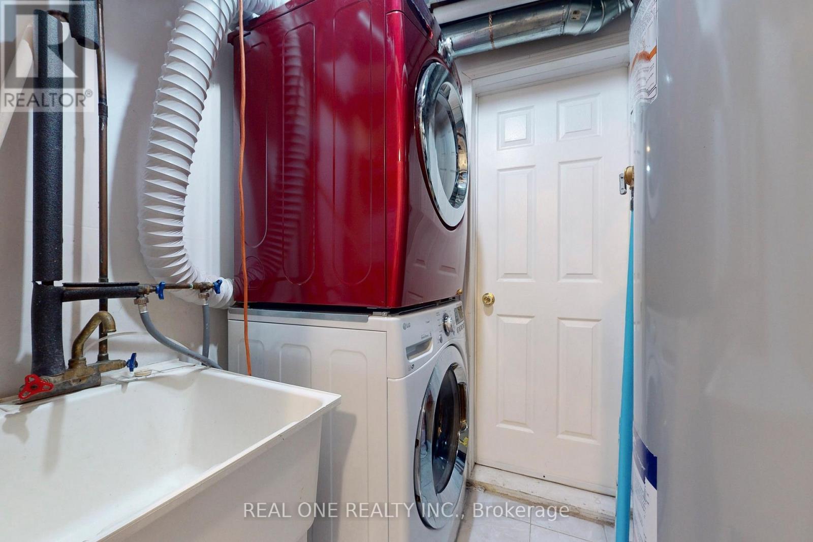 64 Sassafras Circle N, Vaughan, ON - Indoor Photo Showing Laundry Room