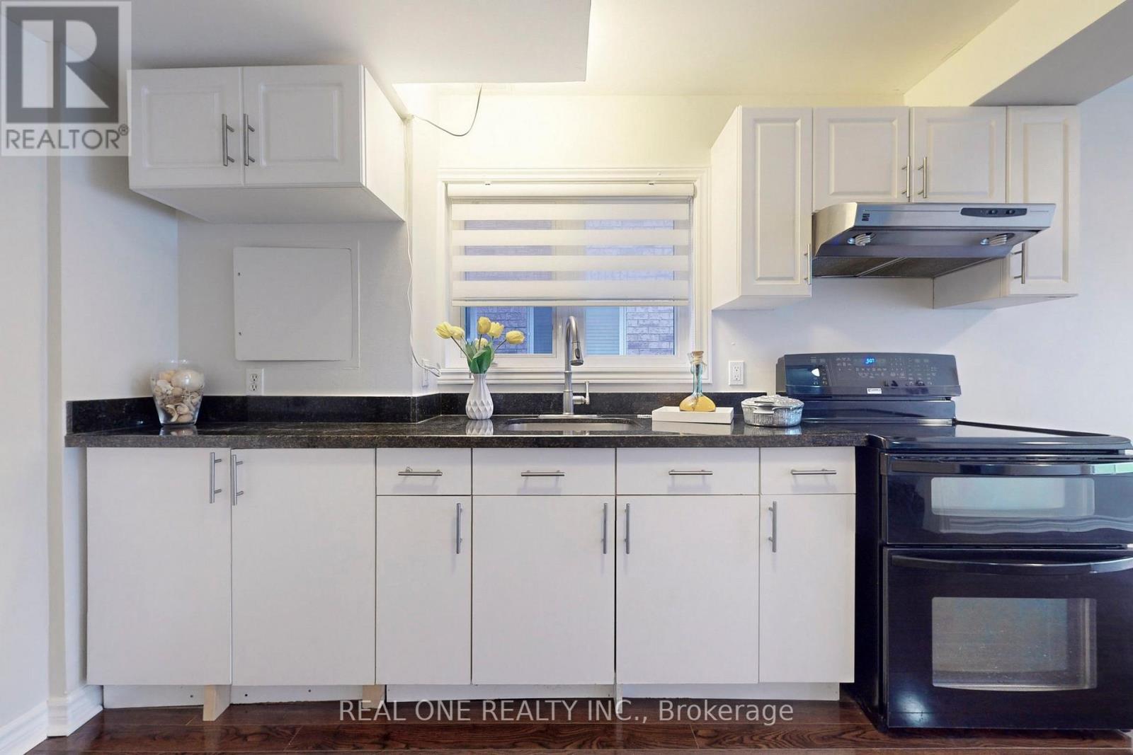 64 Sassafras Circle N, Vaughan, ON - Indoor Photo Showing Kitchen