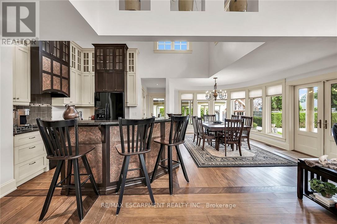 285 Hamilton Drive, Hamilton, ON - Indoor Photo Showing Dining Room