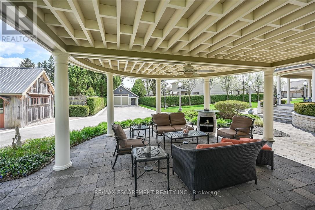 285 Hamilton Drive, Hamilton, ON - Outdoor With Deck Patio Veranda