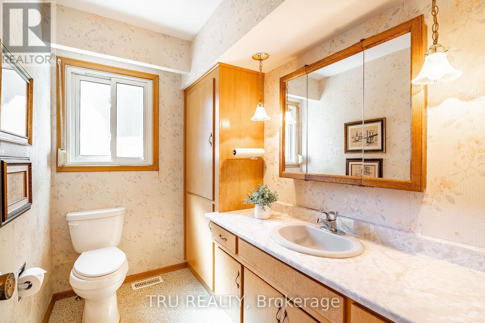 55 Amos Avenue, Waterloo, ON - Indoor Photo Showing Bathroom