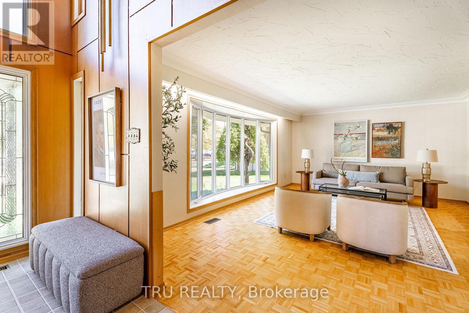 55 Amos Avenue, Waterloo, ON - Indoor Photo Showing Living Room