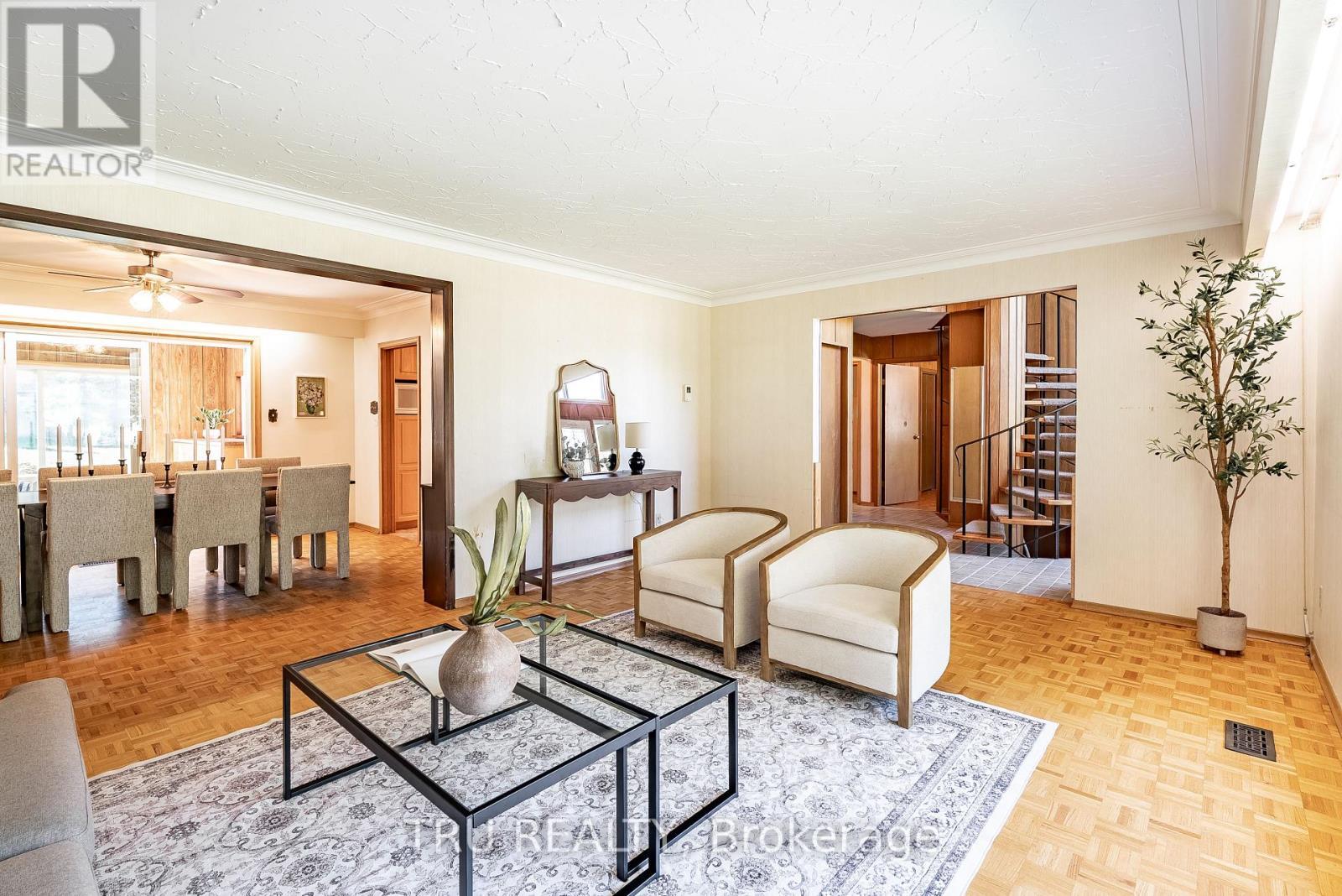 55 Amos Avenue, Waterloo, ON - Indoor Photo Showing Living Room