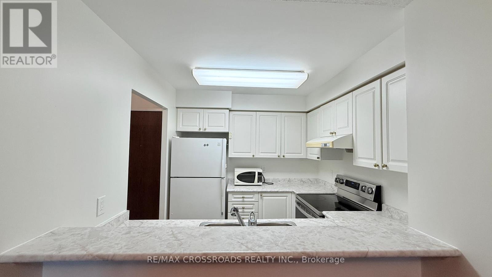 705 - 8 Pemberton Avenue, Toronto, ON - Indoor Photo Showing Kitchen